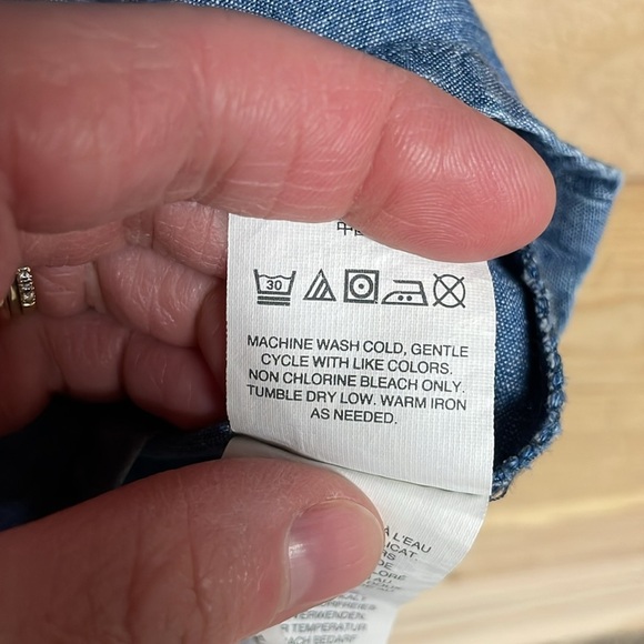 J.Crew Size 00 Medium Wash Denim Ruffled Sleeveless Feminine Girlie Blouse - Picture 5 of 7